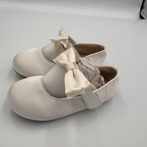 Felix & Flora Toddler Girls Size 7 Charming Ivory Formal Dress Shoes with Bows